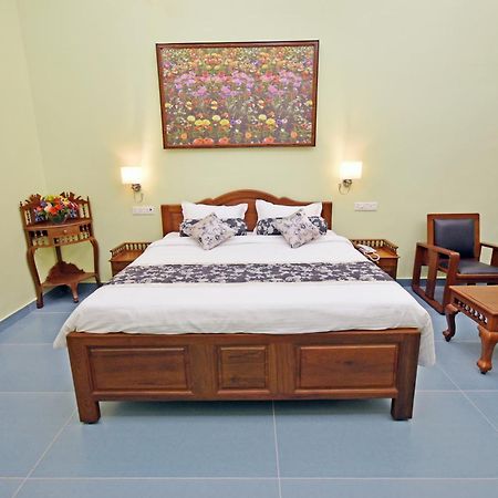 Le Colonial Suites Pondicherry Bagian luar foto