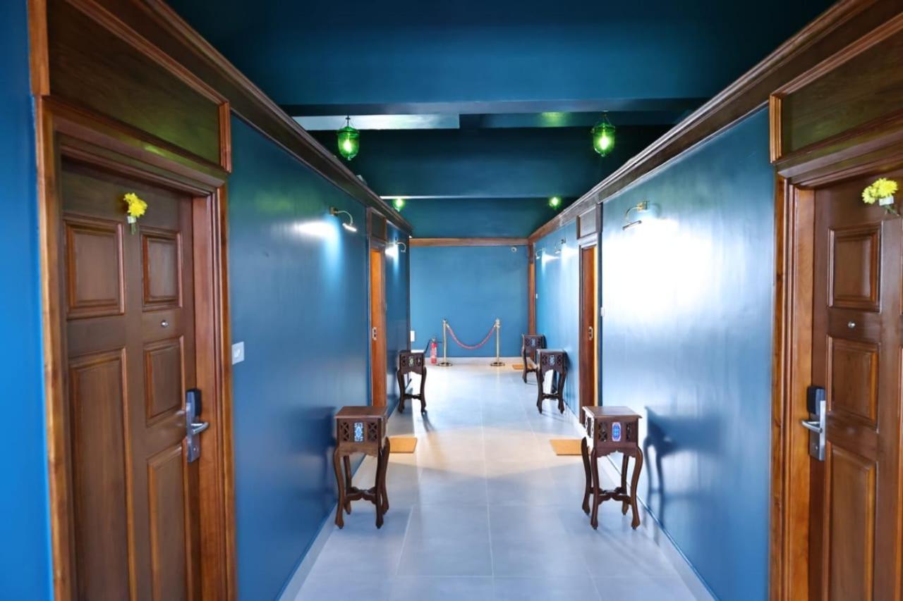 Le Colonial Suites Pondicherry Bagian luar foto