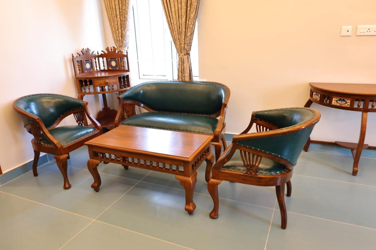 Le Colonial Suites Pondicherry Bagian luar foto