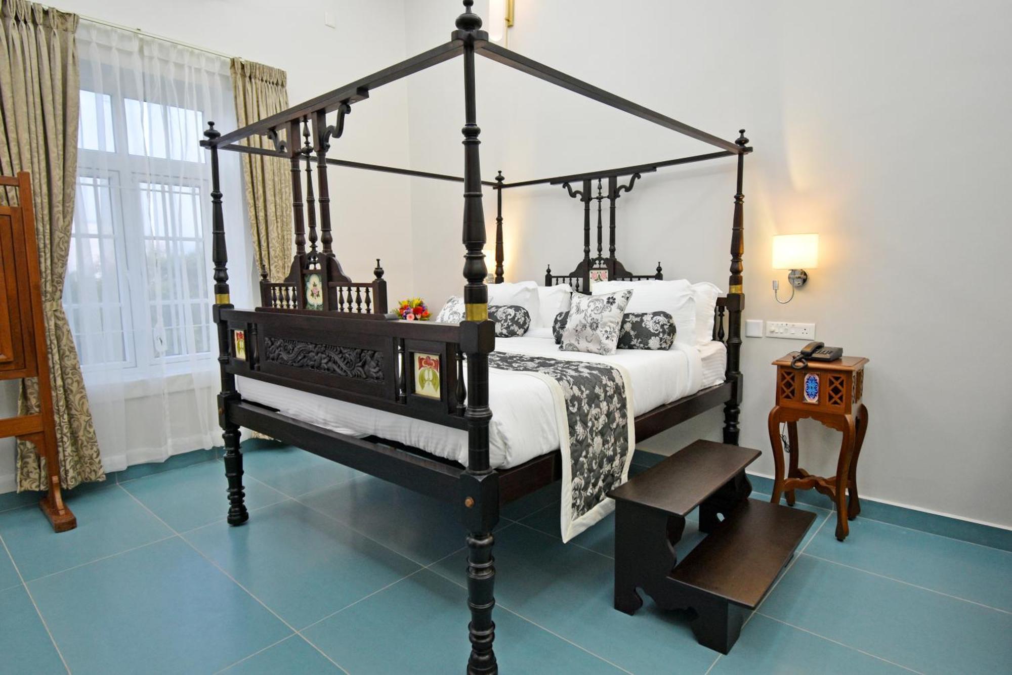 Le Colonial Suites Pondicherry Bagian luar foto