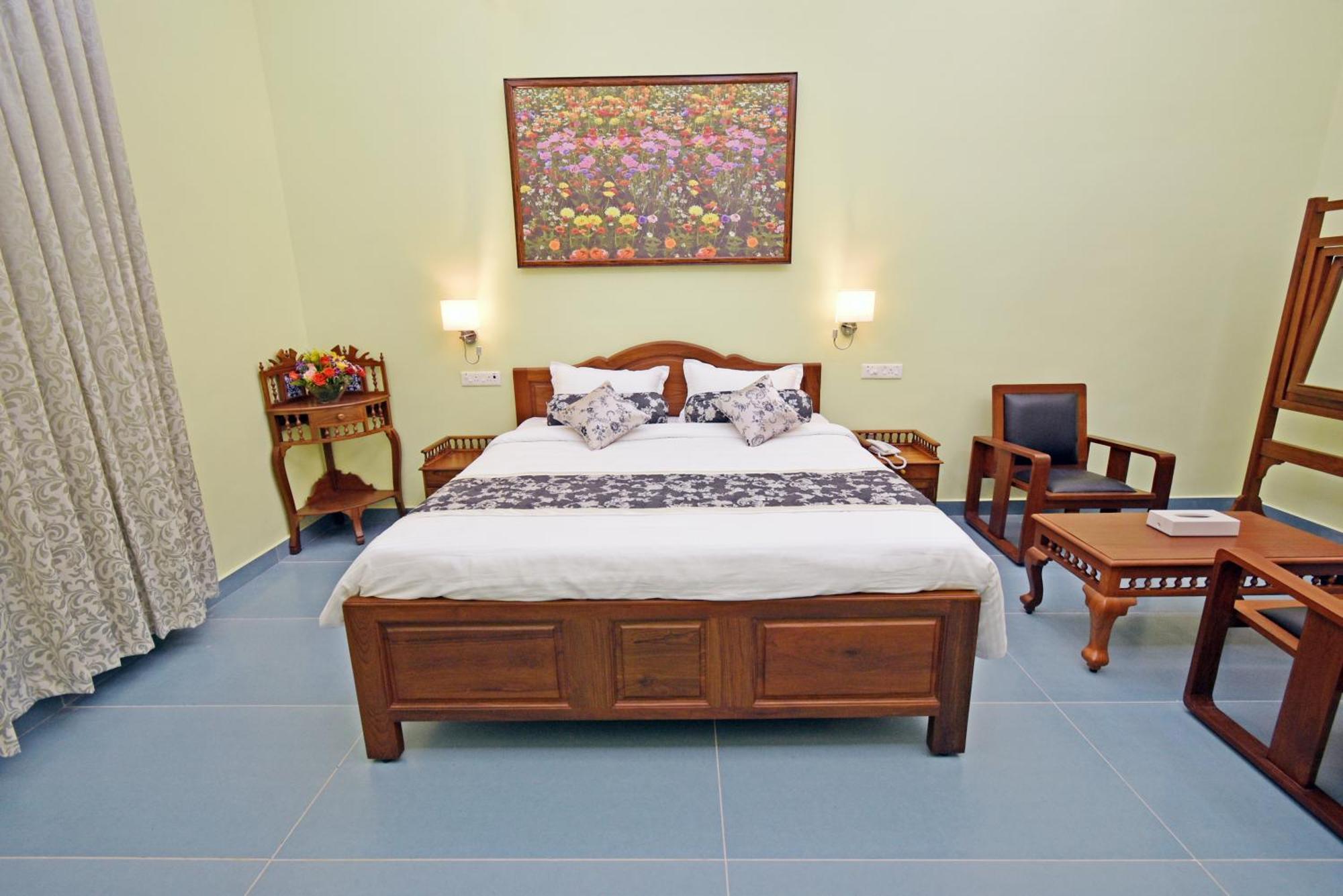 Le Colonial Suites Pondicherry Bagian luar foto