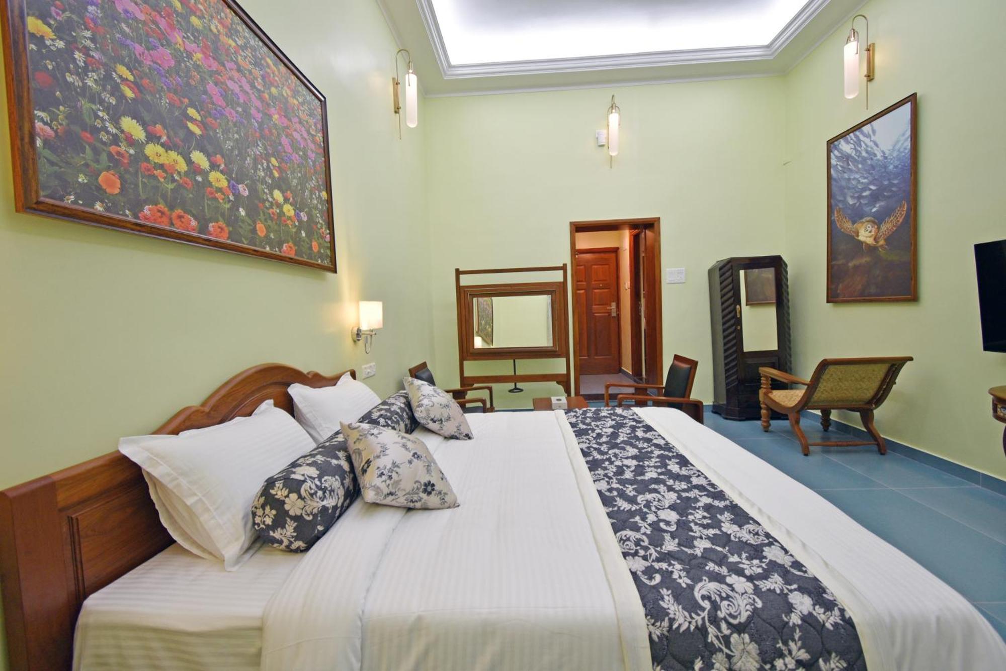 Le Colonial Suites Pondicherry Bagian luar foto