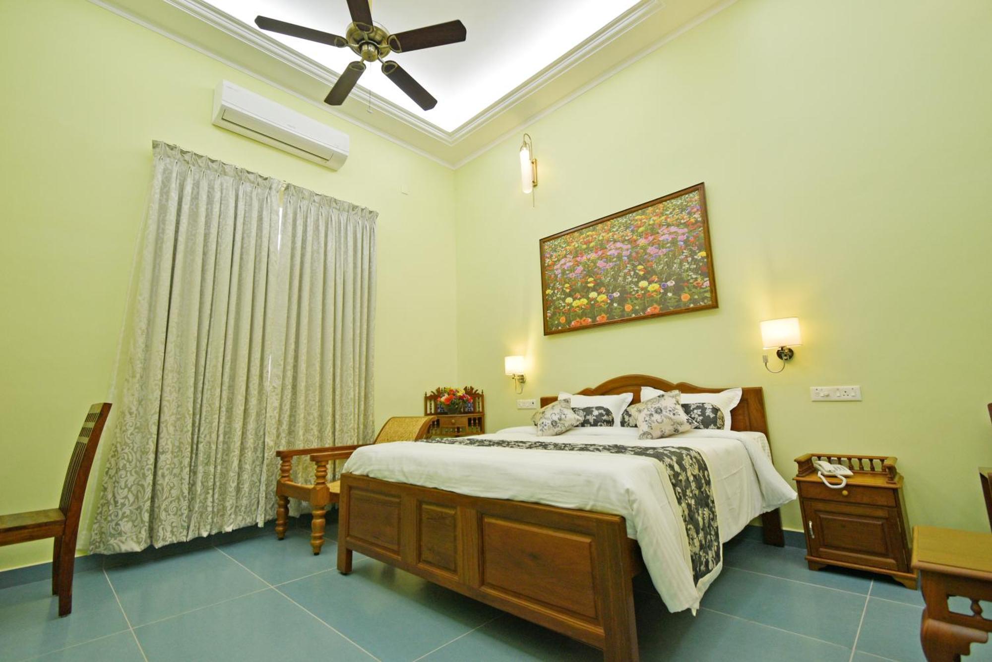 Le Colonial Suites Pondicherry Bagian luar foto