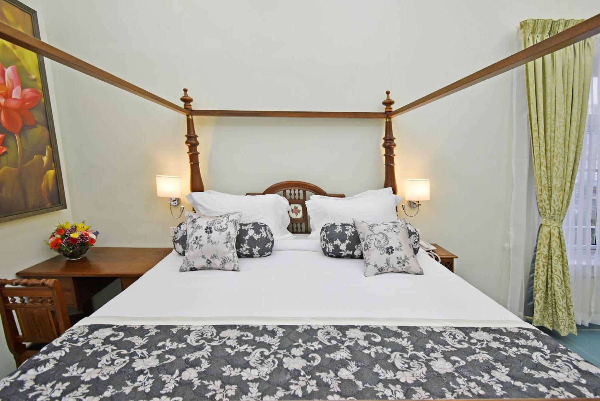 Le Colonial Suites Pondicherry Bagian luar foto