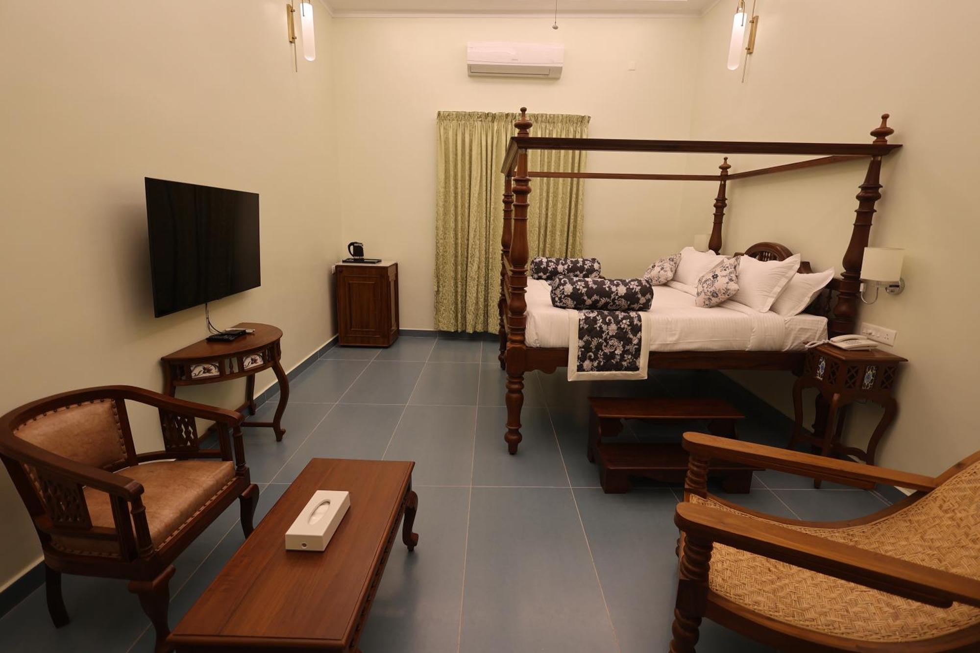 Le Colonial Suites Pondicherry Bagian luar foto