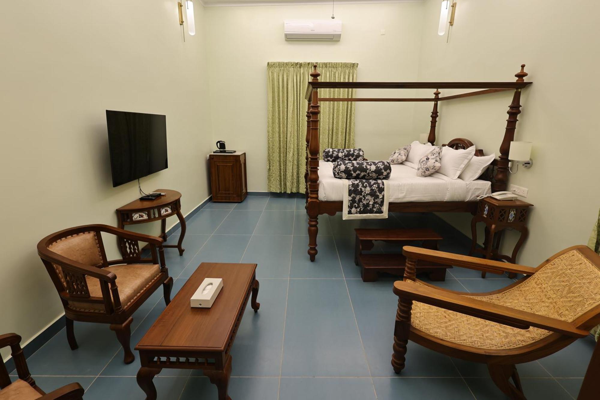 Le Colonial Suites Pondicherry Bagian luar foto