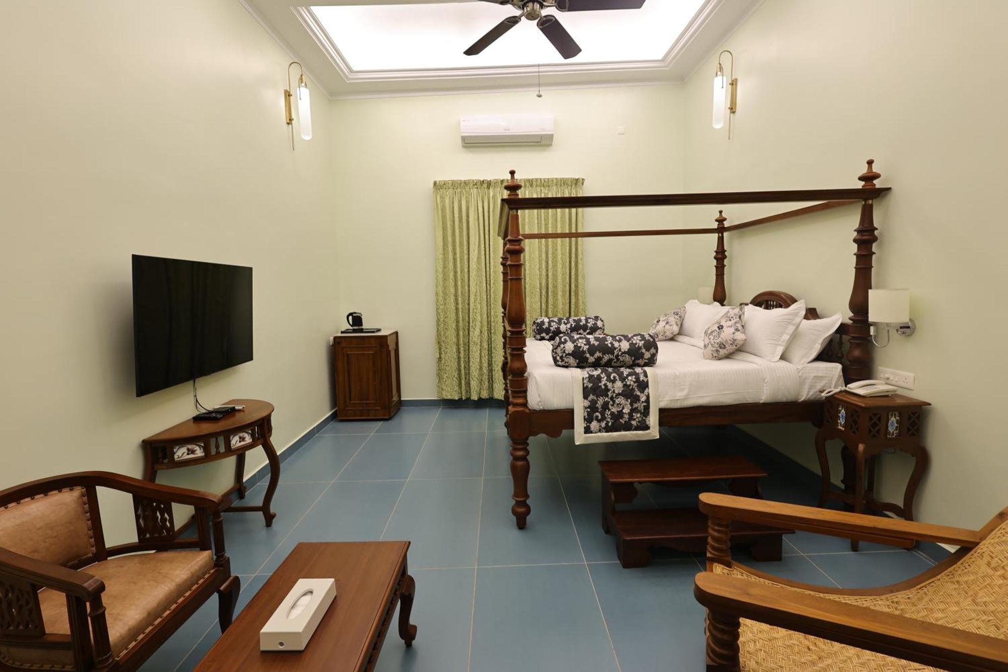 Le Colonial Suites Pondicherry Bagian luar foto