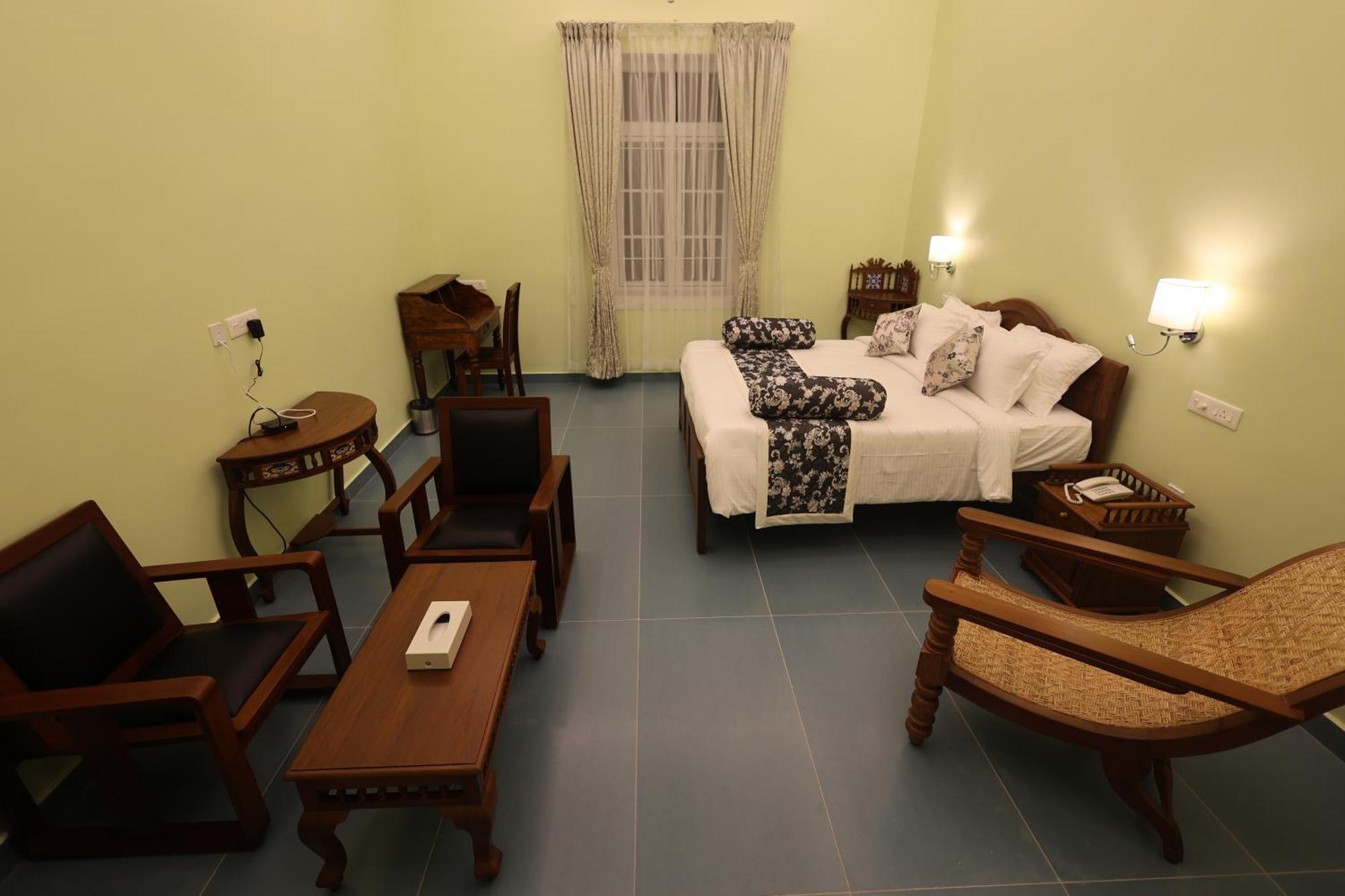 Le Colonial Suites Pondicherry Bagian luar foto