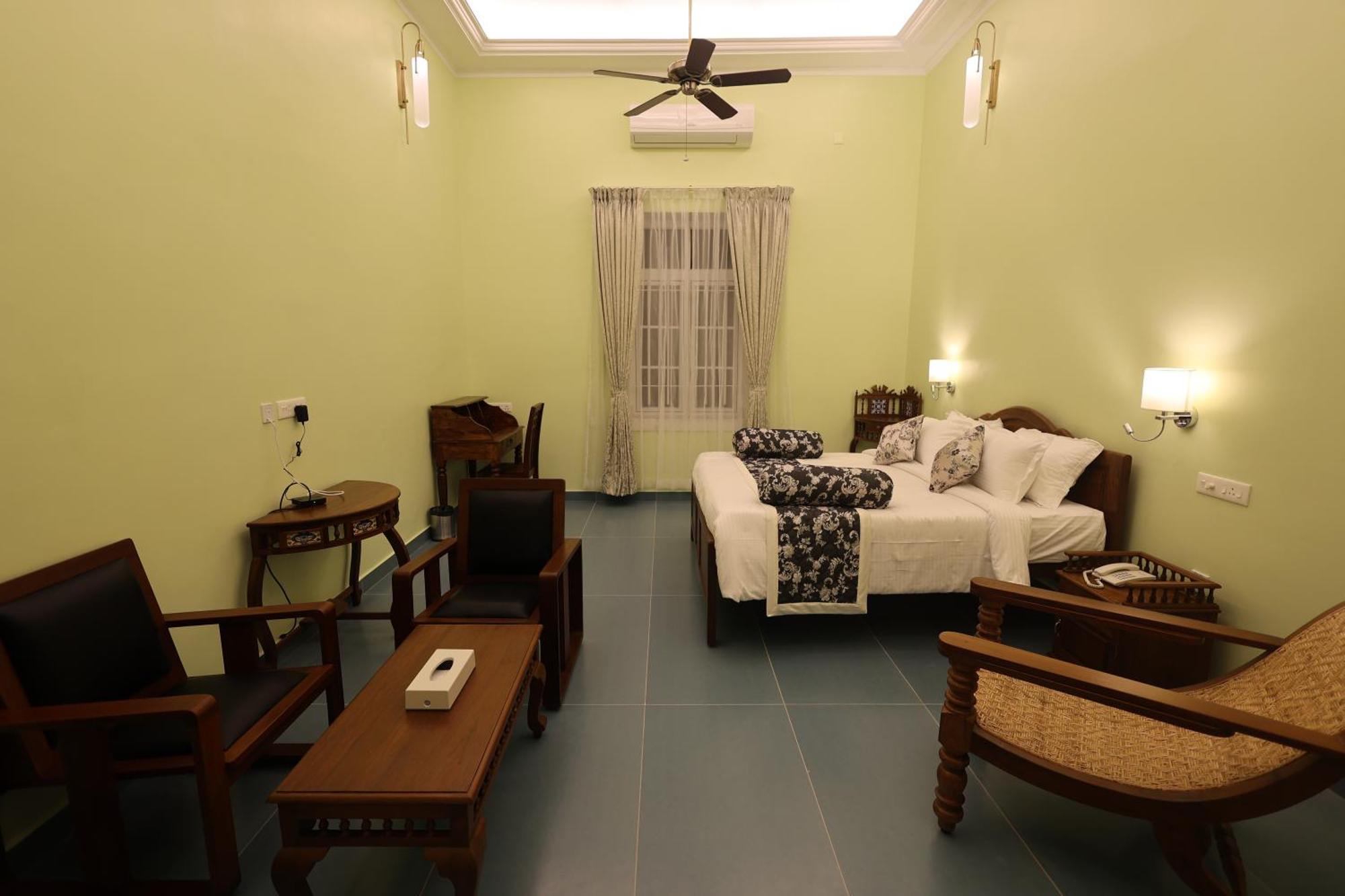 Le Colonial Suites Pondicherry Bagian luar foto